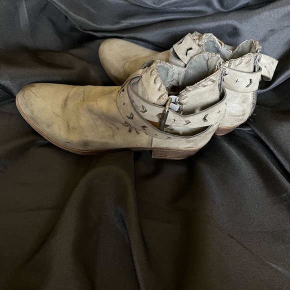 RAMPAGE~GRAY~GRUNGE LIKE BOOTS~10 - Picture 5 of 7